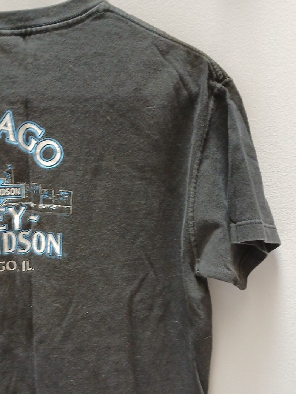 Harley-Davidson Black Tee with Light Blue & White Chicago Graphic - Picture 4 of 9